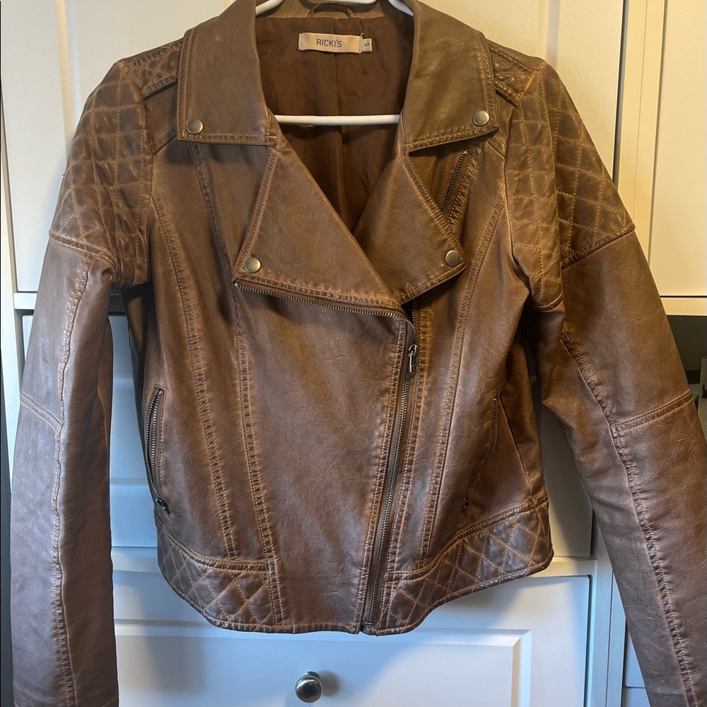 Womens faux leather jacket. Great condition! Size Small.